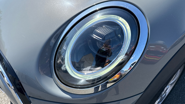 MINI Hatchback 1.5 Cooper Classic 3dr Petrol Hatchback